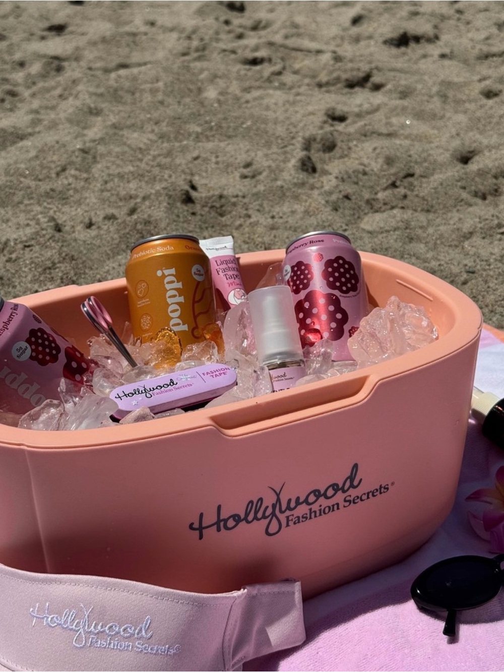 Hollywood Fashion Secrets Cooler, Visor, Sticker Influencer PR